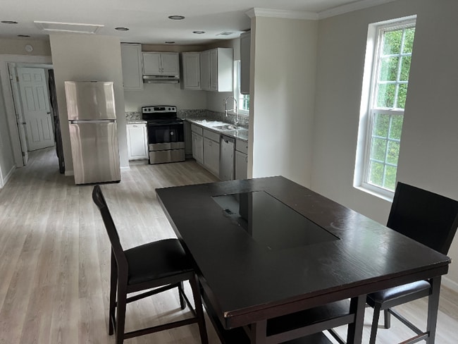 Photo - 650 Banks Ave SW