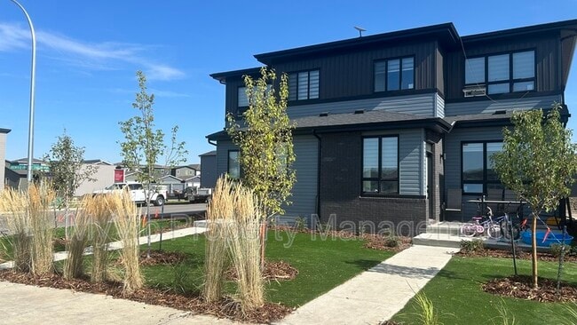 Building Photo - 112 Greenfield Link Unit Basement