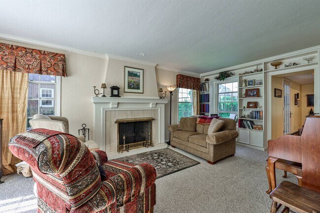 Photo - 531 Woodview Dr