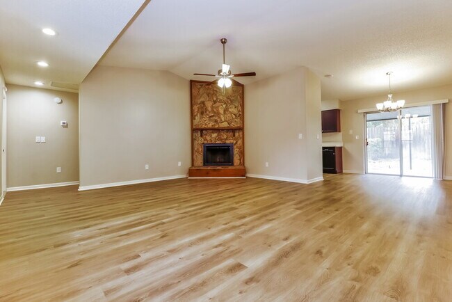 Photo - 1828 Craven Dr