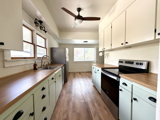 Photo - 1741 Yale Ave