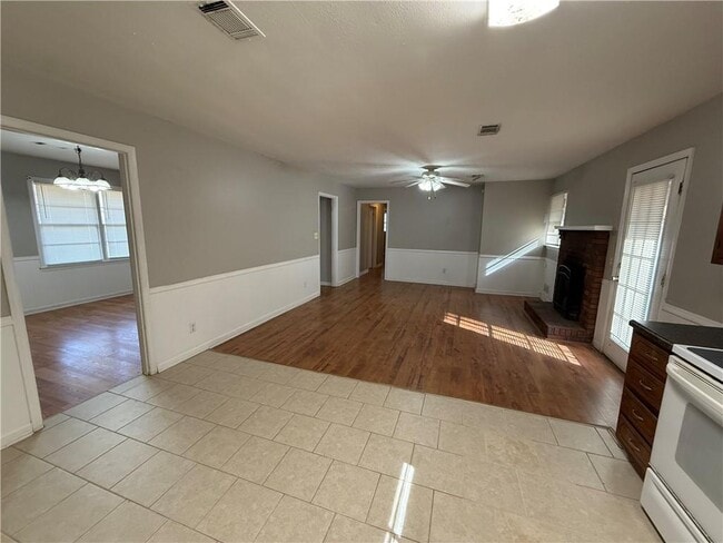 Photo - 481 NW Woodland Dr