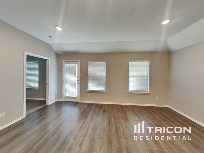 Photo - 636 Excelsior Dr