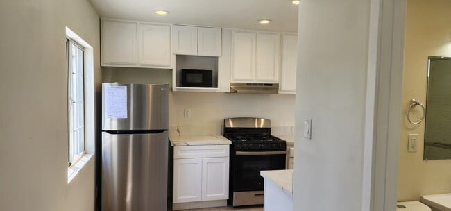 Photo - 950 N Kingsley Dr Unit 950