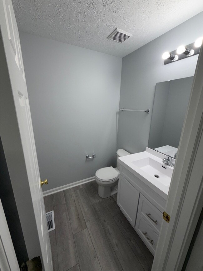 Photo - 8444 Hague Rd