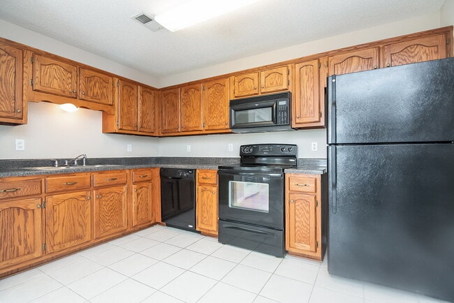 Photo - 5379 Glynis Cove