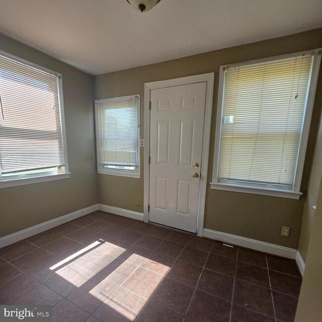 Photo - 5305 Central Ave SE