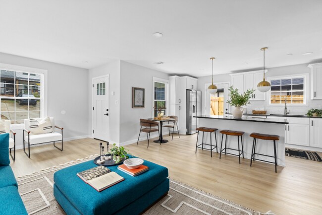 Photo - 725 Grant Terrace SE