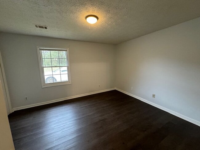 Photo - 885 Park Pl NE