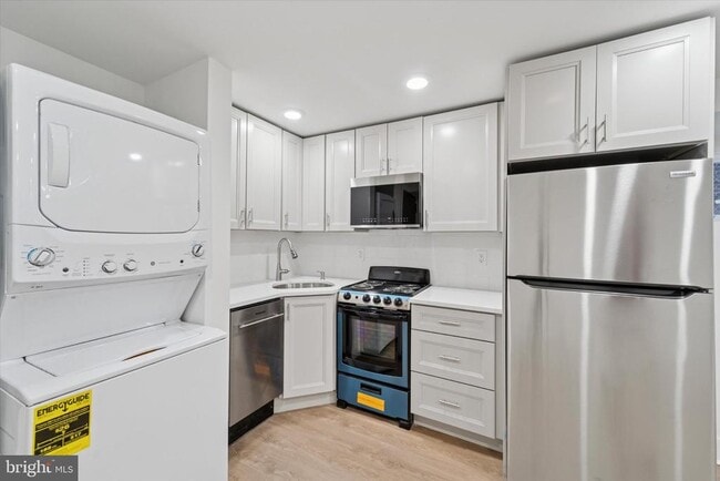 Photo - 812 W Roosevelt Blvd