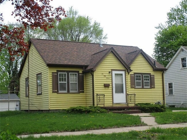 Building Photo - 2 Bedroom, 1 Bath