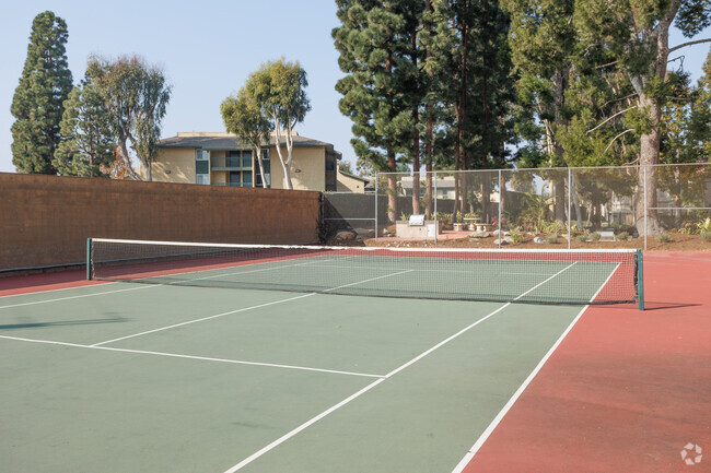 Building Photo - Huntington Creek Apartments