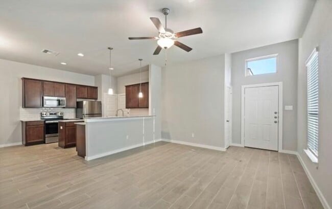 Building Photo - 218 Oakcrest
