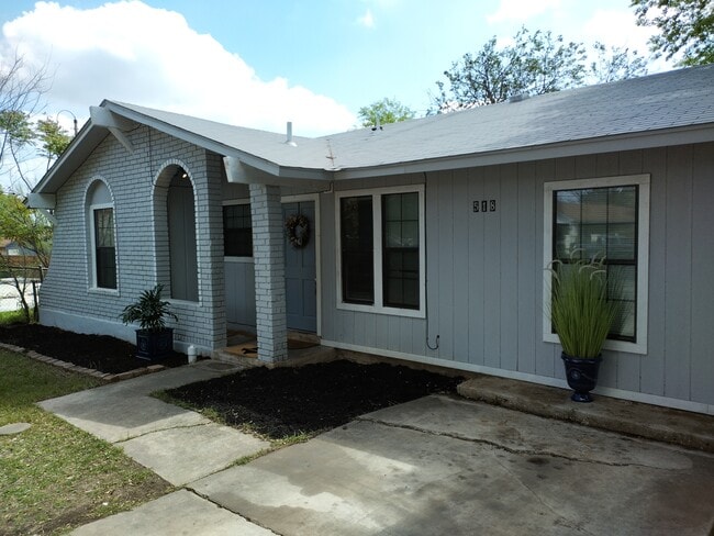 Photo - 518 Riverdale Dr