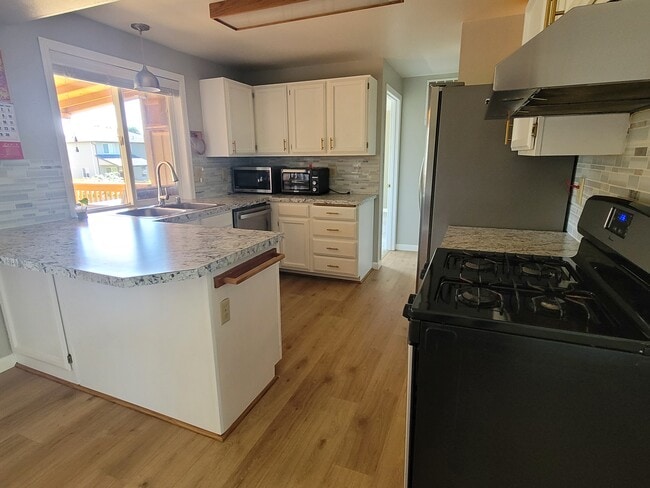 Photo - 6420 27th St NE Unidad Top