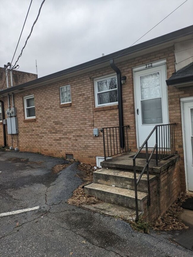 2BD/1BA Townhome In Hickory - 2BD/1BA Townhome In Hickory