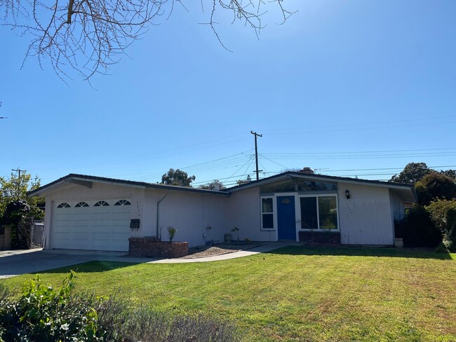 Charming Ranch Style 3-bed/2-bath House in... - Charming Ranch Style 3-bed/2-bath House in...