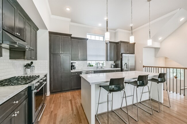 Photo - 1040 W 26th St