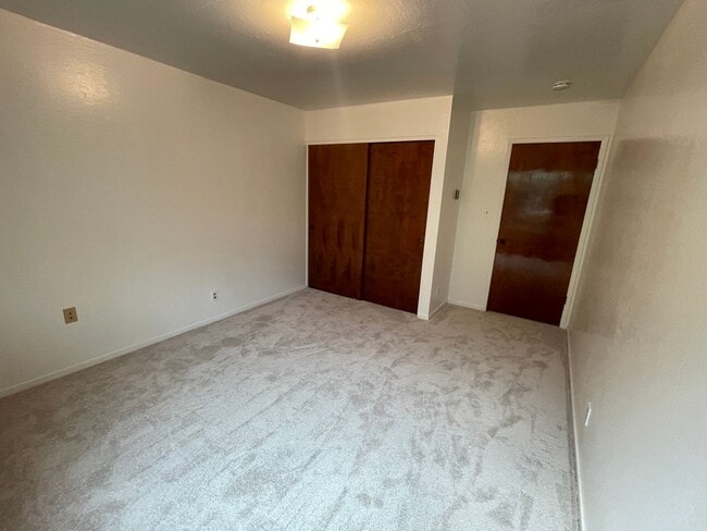Photo - Newly Renovated Spacious Two-Bedroom Apart... Unit LTMON5