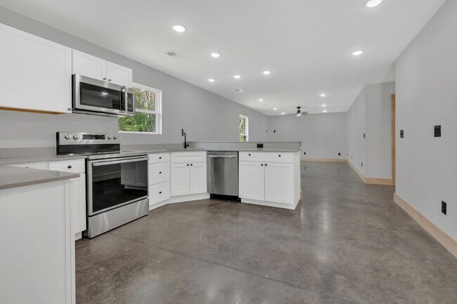 Photo - 110 Hooper Dr