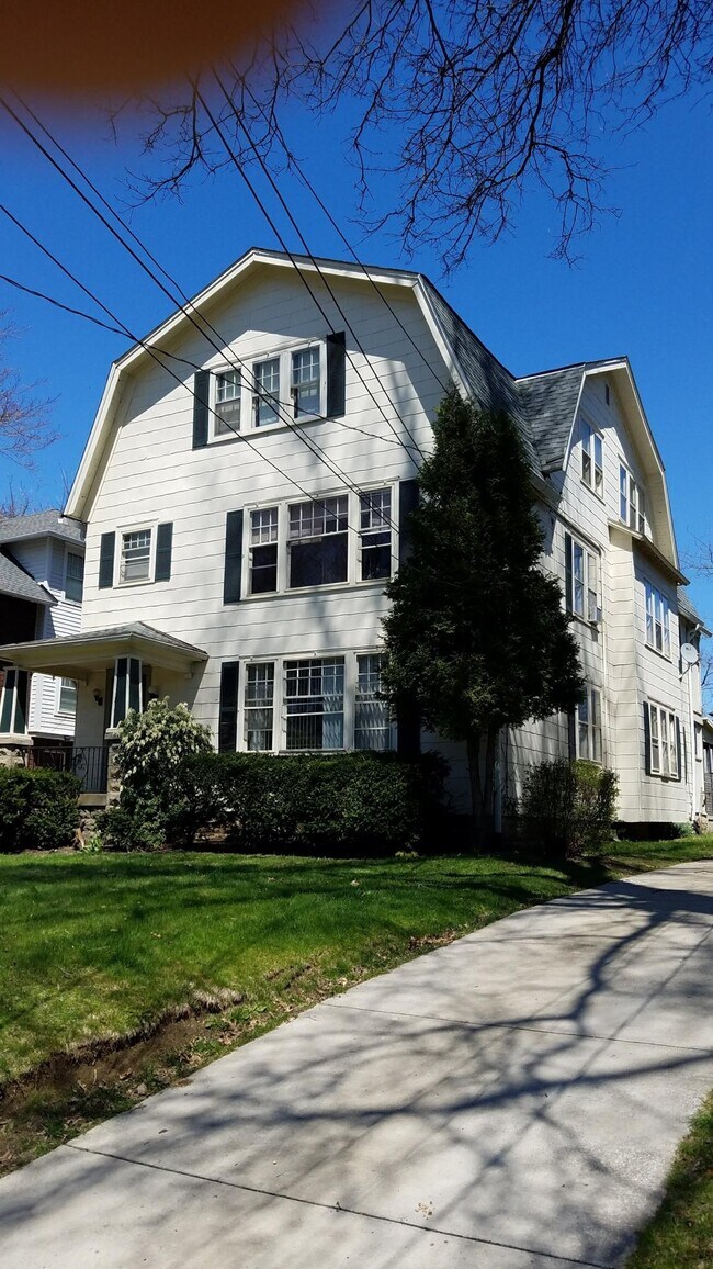 109 N Rose Blvd Apartments Unit 3 Akron, OH