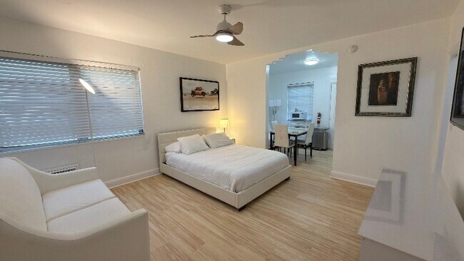 545 Michigan Ave Unit 8