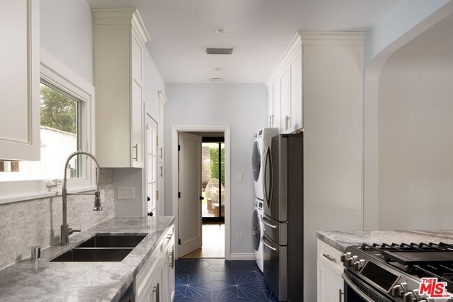 Photo - 730 Westbourne Dr