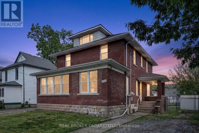 Photo - 4417 Ellis St