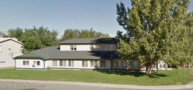 Building Photo - TWO-STORY CONDO IN RIFLE!