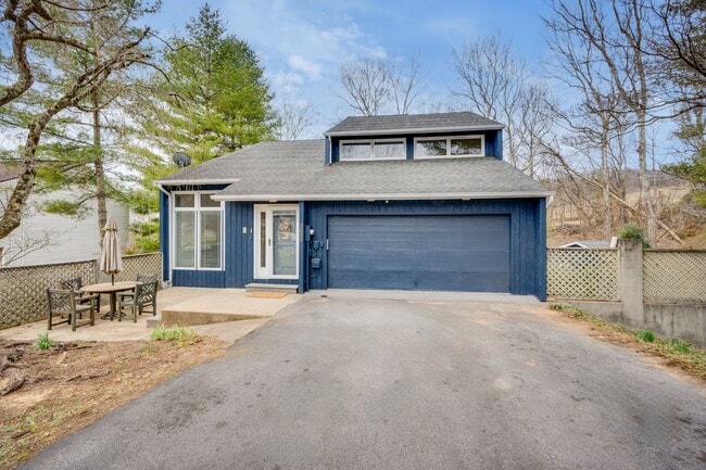 Building Photo - 5009 Emerald Dr
