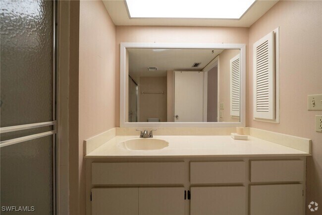Building Photo - 6300 Sugar Bush Ln Unit F Rental