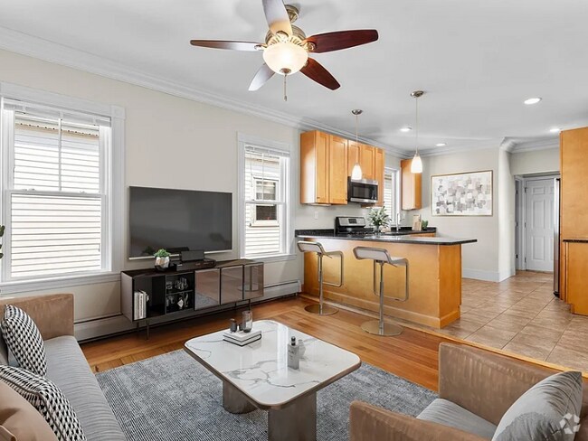 Building Photo - 11 Woodlawn St Unit 2 Rental