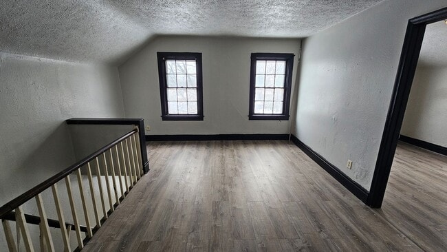 Building Photo - 118-118.5-1185 Wood St Unit 118.5 Wood St