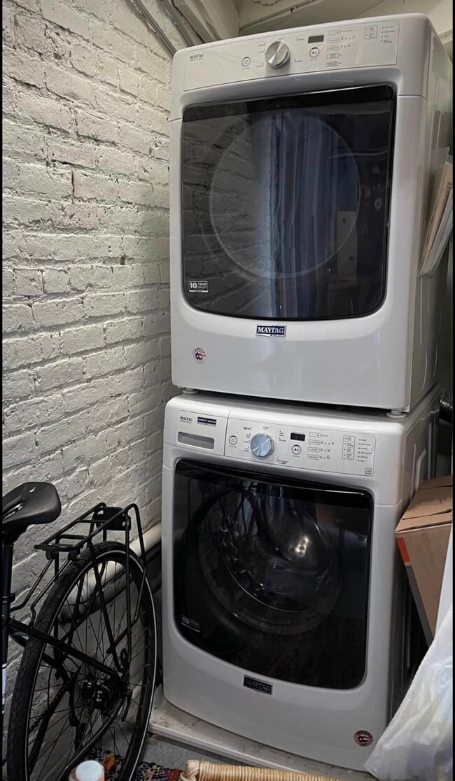 Shared laundry - 1047 N California Ave Unit #2
