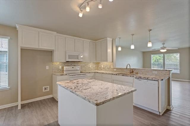 Photo - 1005 Live Oak Dr