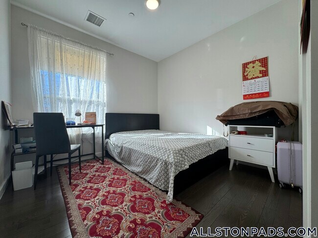 Photo - 90 Antwerp St Unidad 206