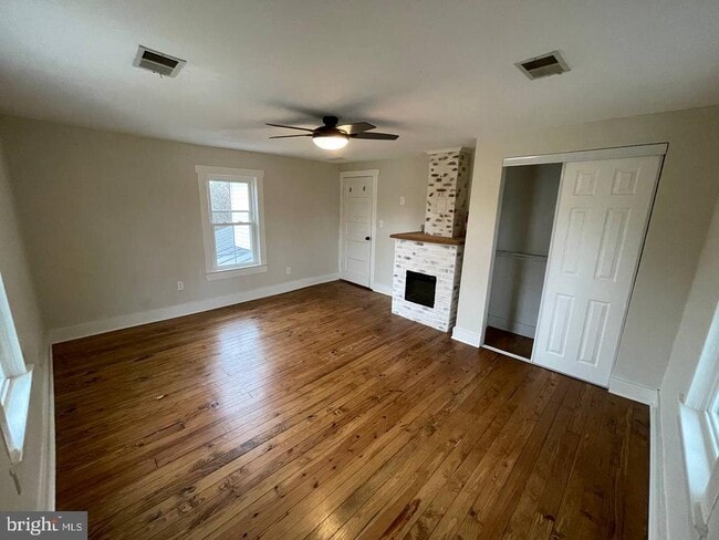 Photo - 10608 Schaeffer Ln