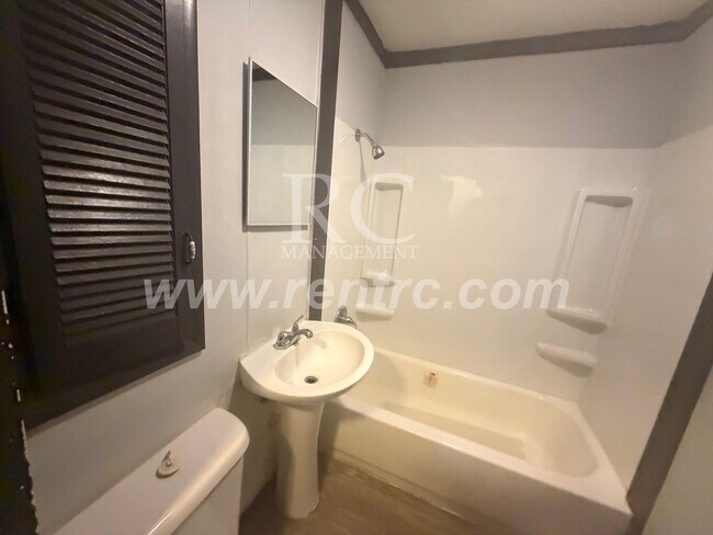 228 Delaware-