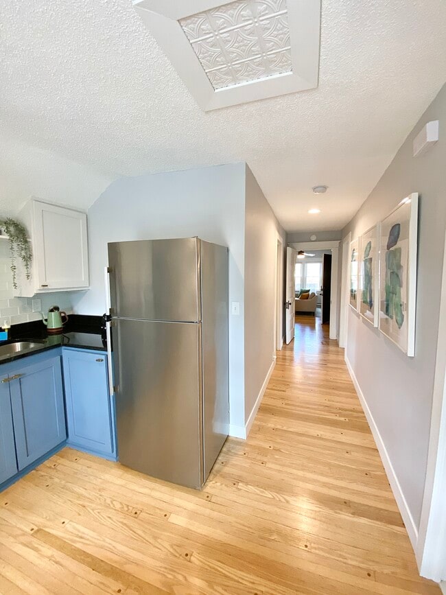 Photo - 1044 Saint Clair Ave