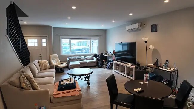 Building Photo - 313 Silver St Unit 0 Rental
