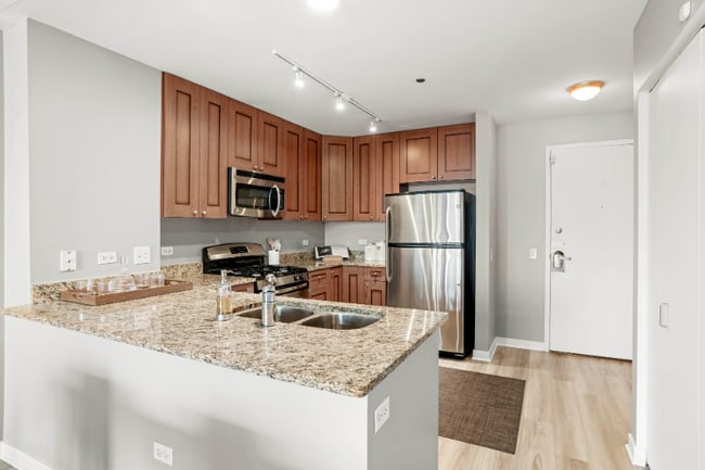 Photo - 730 N Clark St