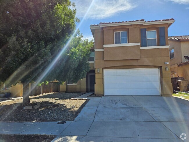 Building Photo - 5 BEDROOM OAK HILLS / HESPERIA HOME