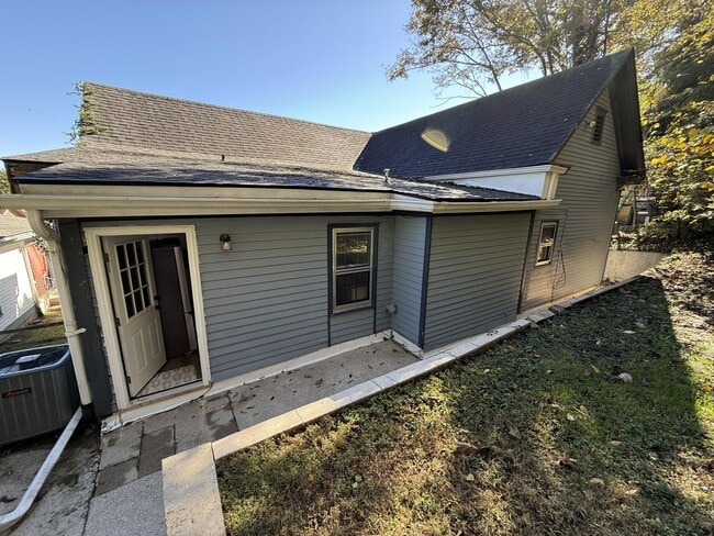 Photo - 404 Ewing St