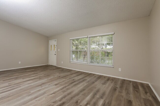 444 Spinnaker Dr
