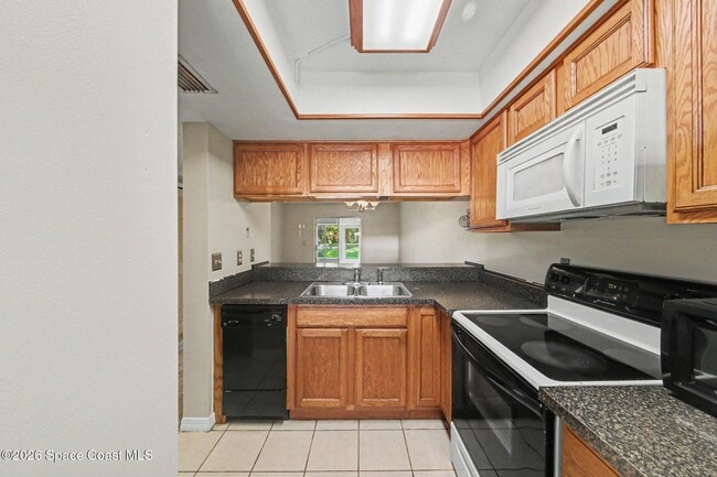 Photo - 3150 Sir Hamilton Cir Unit 2