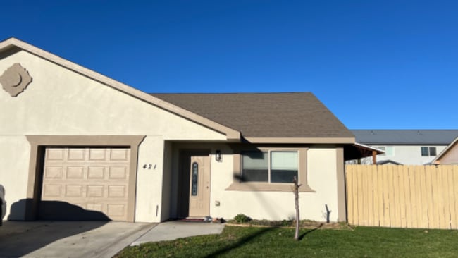 Building Photo - 421 E St NE