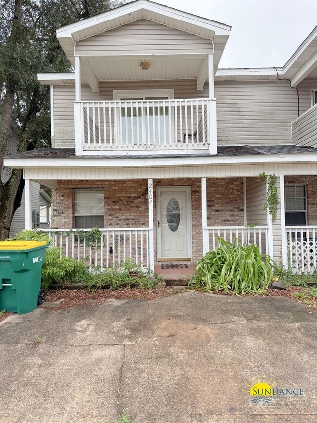 Building Photo - Gorgeous 2 Story Townhome in Fort Walton Beach!