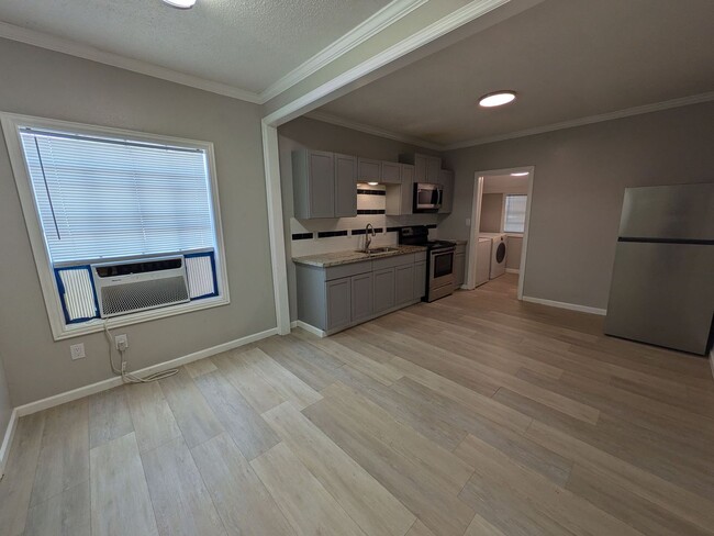 Photo - 2423 Ave C