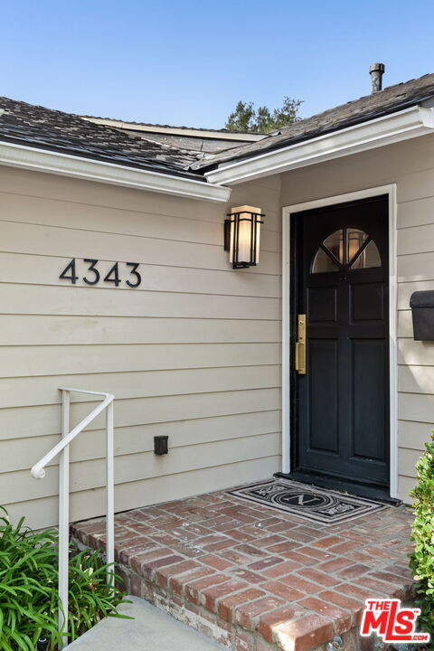 Photo - 4343 Noble Ave