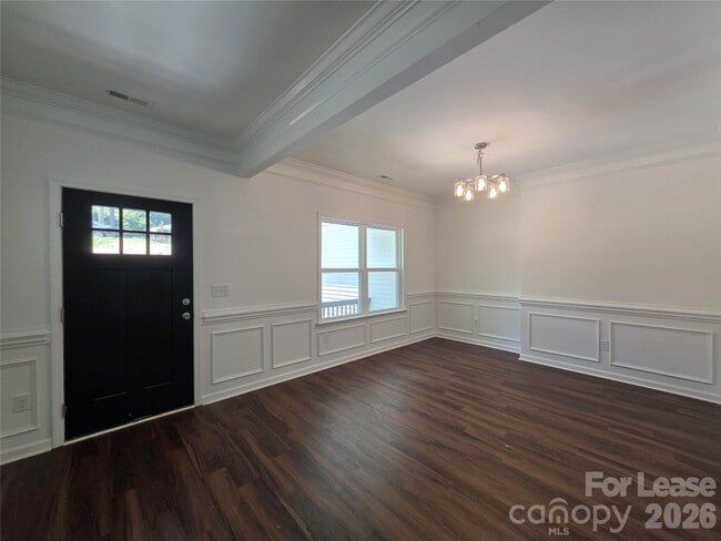 Photo - 595 Foxwood Dr SE